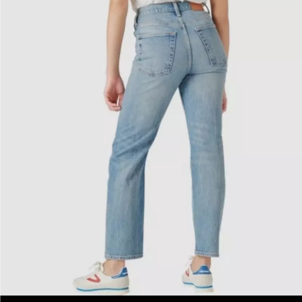 Lucky brand Jean size 0/25. Brand new with tags.